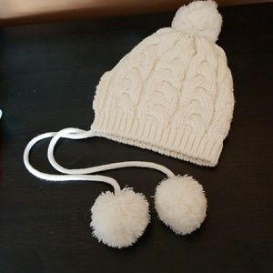 Cream Colored Winter Hat☃️❄